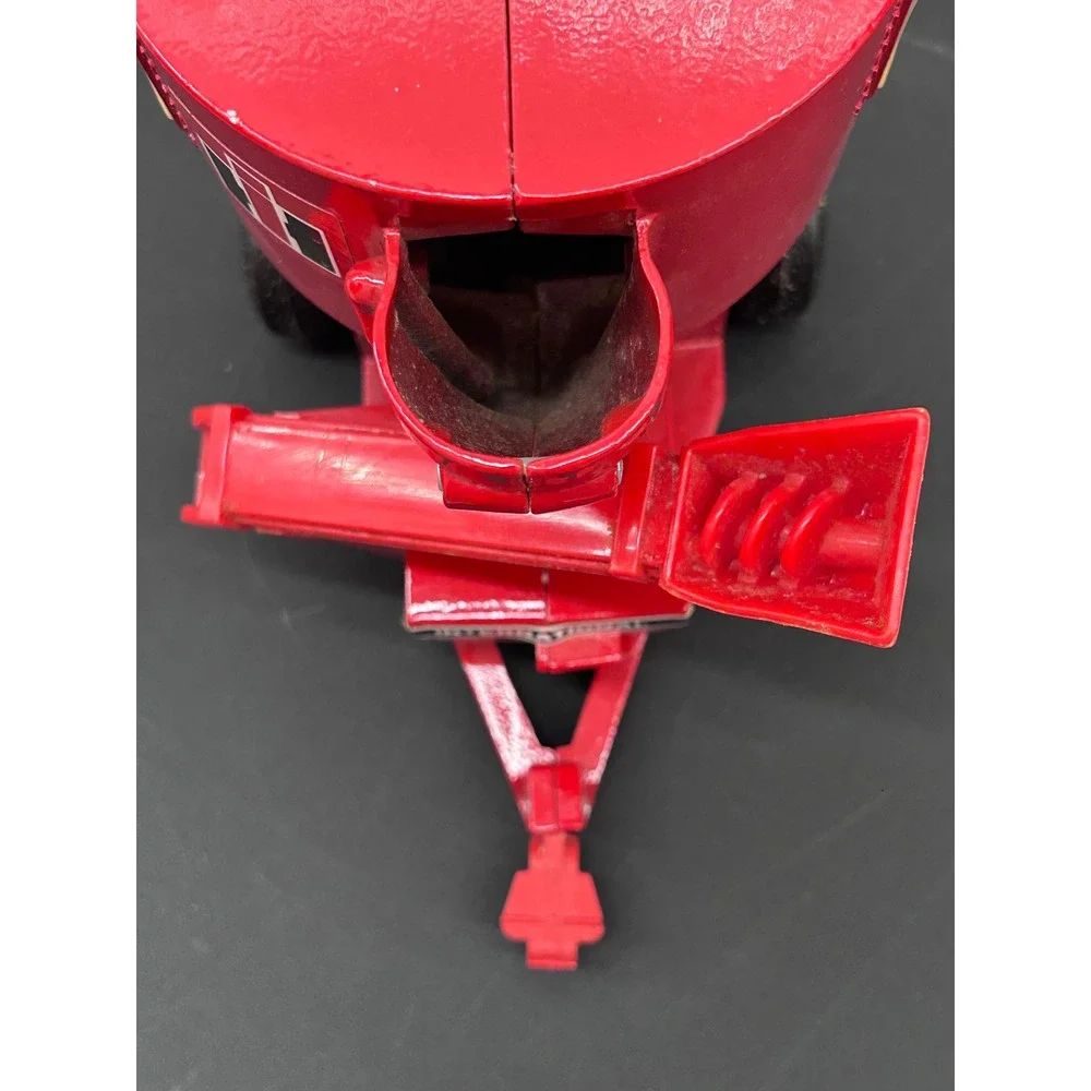 Ertl International Harvester Grinder Mixer Red Diecast 1/16 Scale Farm Toy USA